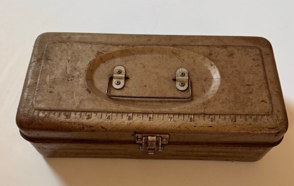Vtg Metal Tool/Tackle Box Latching Lid 12" Ruler Lid w/Handle Tan 13x6x4"